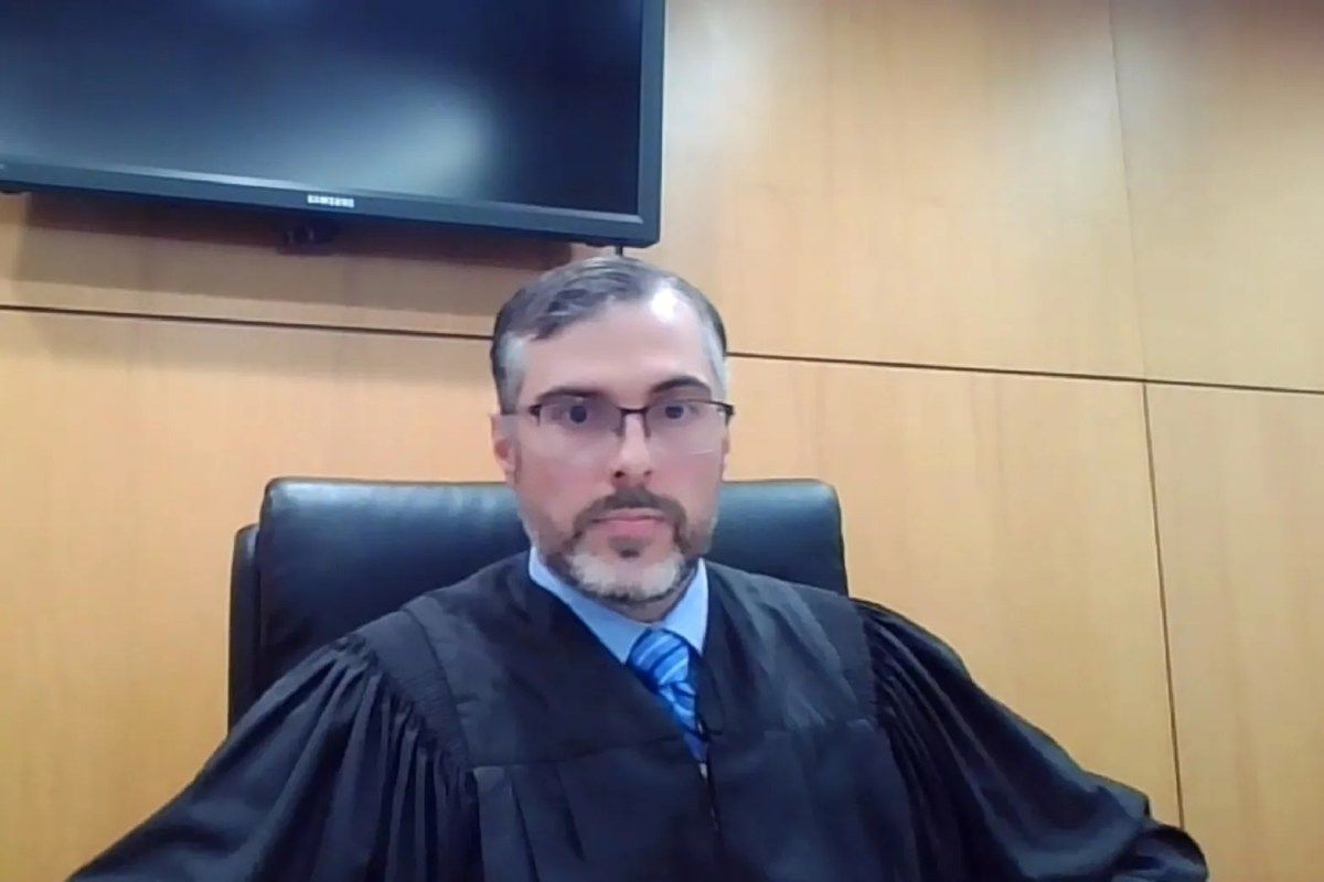 A judge who faced backlash after domestic violence rulings has been moved to traffic court. buff.ly/40ogPc3