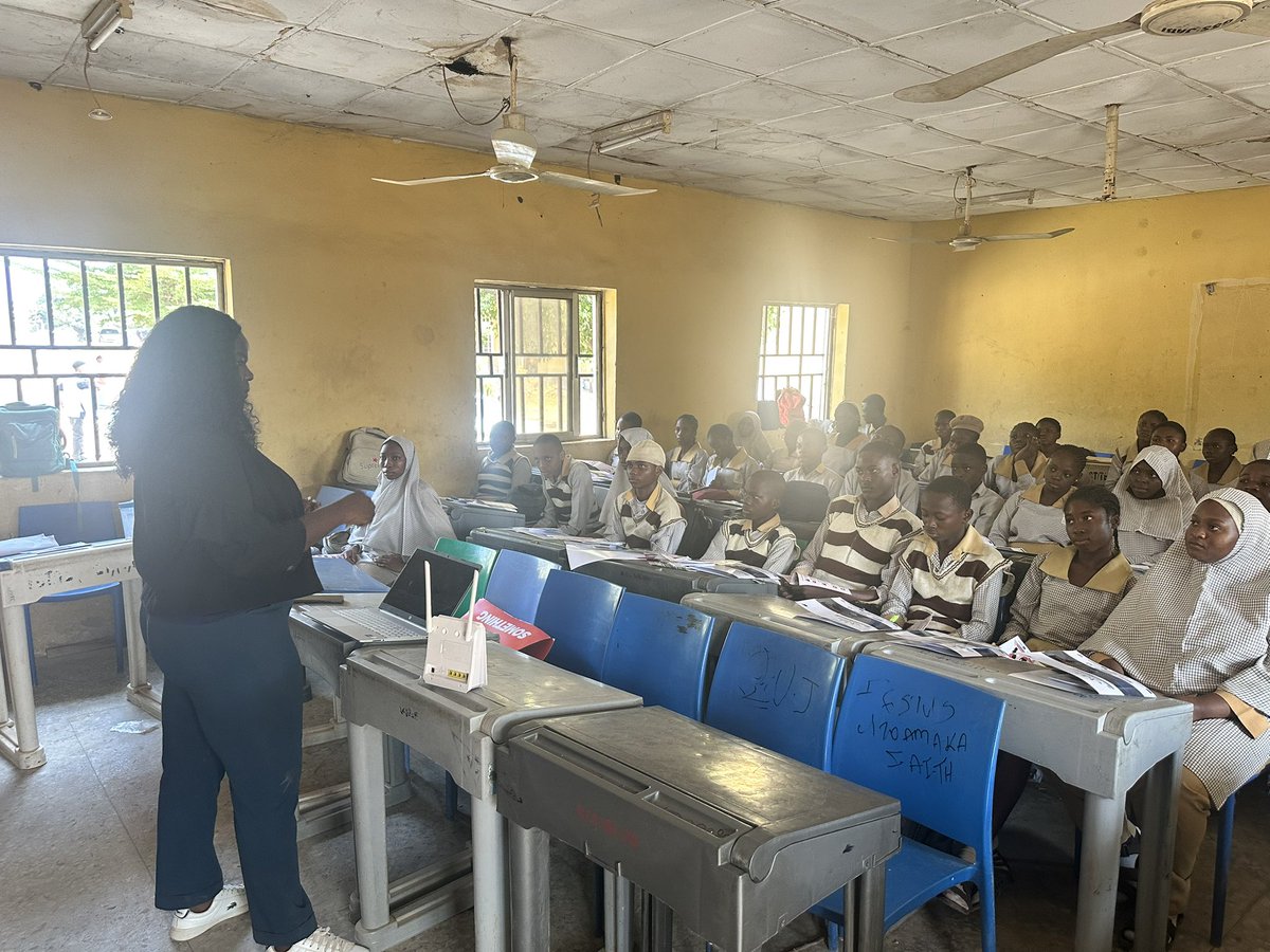 ASFFranceNG's tweet photo. We kicked off our 2025 #eRIGHTS activities with a sensitization and awareness session on #cyberbullying at Government Secondary School (GSS) Jabi Abuja. Students were educated on Cyberbullying and other forms of online gender-based violence. We thank the students and staff of the school as well as the FCT-Secondary Education Board (FCT-SEB) for their cooperation!
#DigitalRights @EUinNigeria @CanHCNigeria @ASFFrance @Spaces4Change @ICTAdvocates