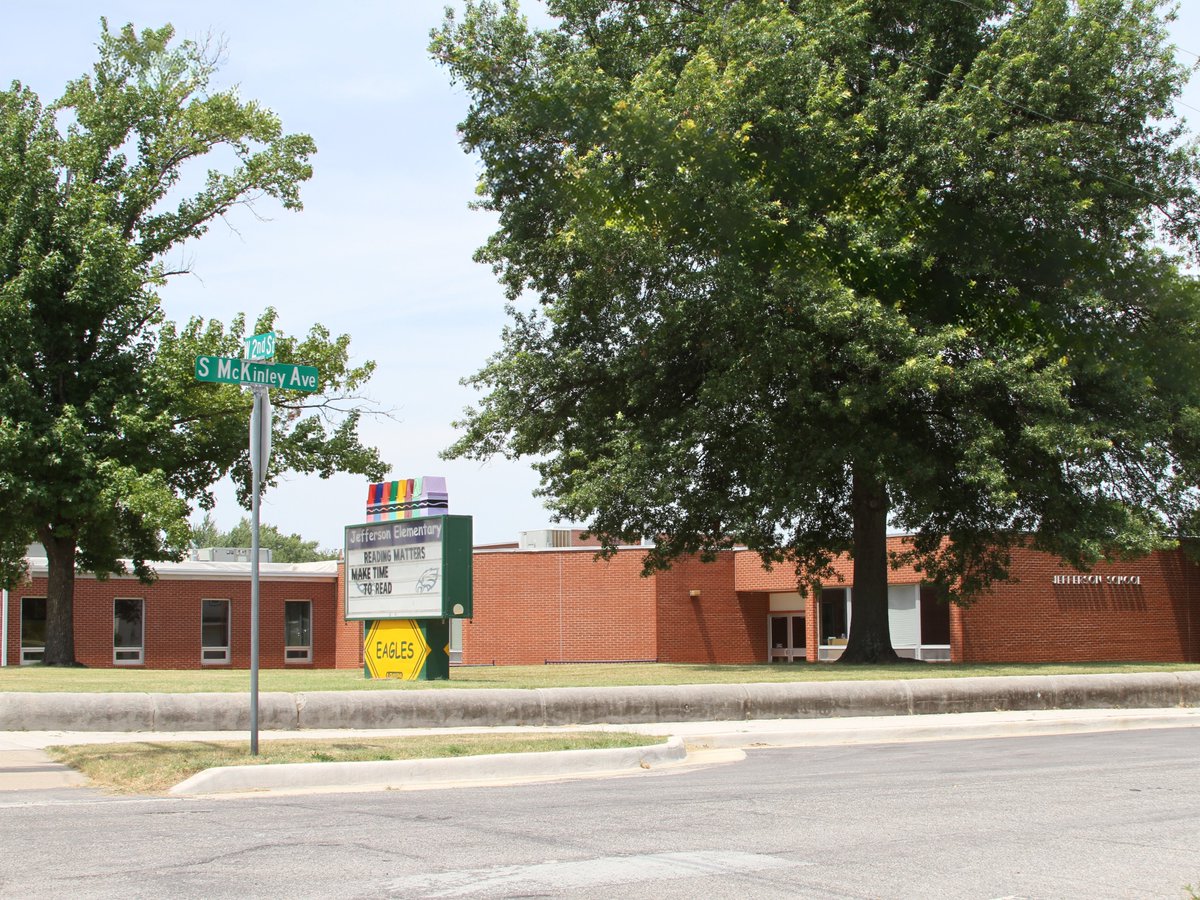 We're grateful for the work being done by community volunteers on the Long-Range Facilities Committee, and excited for the Phase 1 improvements they've proposed at three of our elementary schools. Learn more here: joplinschools.org/55501_2?articl…
Proud to be Investing in Excellence! 🦅