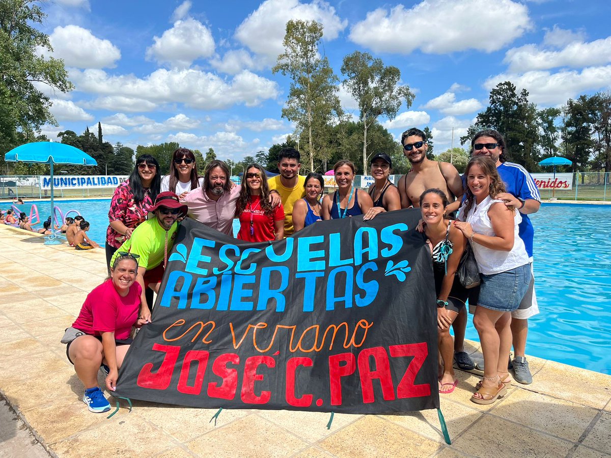 Leot14's tweet photo. Hoy en📍#JoséCPaz , visitamos las  Escuelas Abiertas en Verano🌞🏊🏽‍♀️.
➡️Un municipio que trabaja de manera conjunta con la PBA💙, garantizando el derecho al disfrute, al aprendizaje y la recreación.
@Kicillofok @ishiiargentina @AlbertoSileoni @pablourquizaok
➡️EducaciónPública ❤️ https://t.co/KU8iEhmePY