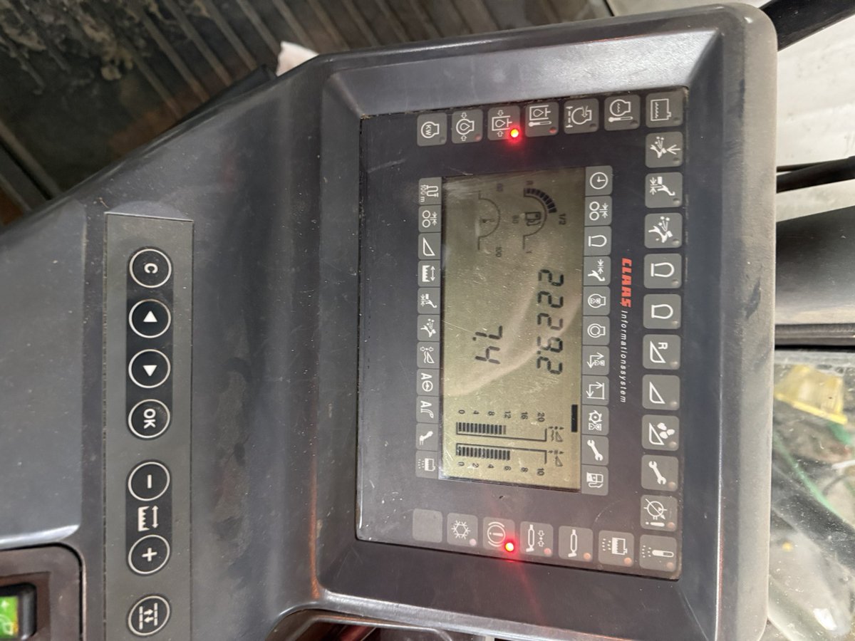 gorder_max's tweet photo. 2008 850 claas 
2900 engine hours 
2200 cutter hours
Rock stop and metal detector
8 row spout
Excellent condition
Has been an excellent machine for us for the past ten years. 
445 kemper 6 row rotary head to go with it. 
Located eastern South Dakota. 
$120,000 open to offers https://t.co/9Znkj3c6ml