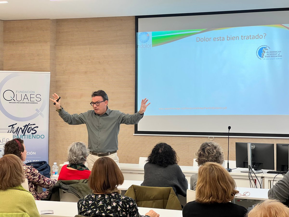FQuaes's tweet photo. 🙏 ¡Muchas gracias a todos los que habéis estado en la charla sobre terapia del dolor de la Asociación Valenciana de Artrosis y Osteoporosis (#AVAO)!
Hay sido un placer recibir a @jcarlostornero, Jefe de la Unidad del Dolor del @GVAclinic, quien ha compartido su valiosa experiencia.
En Fundación QUAES, nos sentimos orgullosos de apoyar iniciativas como estas, que ayudan a mejorar la salud y el bienestar de nuestra comunidad.
¡Esperamos veros en próximos eventos!
#JuntosCompartiendo #Dolor #AVAO