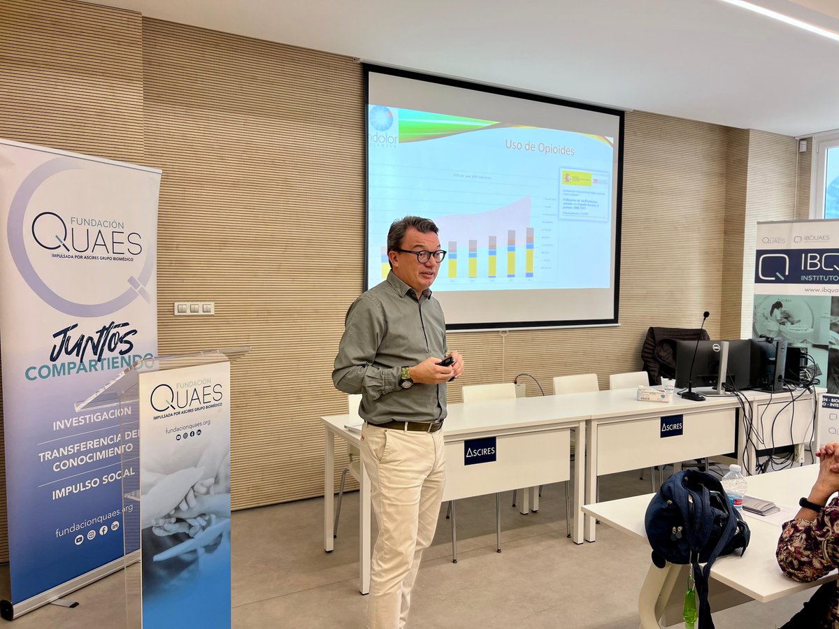 FQuaes's tweet photo. 🙏 ¡Muchas gracias a todos los que habéis estado en la charla sobre terapia del dolor de la Asociación Valenciana de Artrosis y Osteoporosis (#AVAO)!
Hay sido un placer recibir a @jcarlostornero, Jefe de la Unidad del Dolor del @GVAclinic, quien ha compartido su valiosa experiencia.
En Fundación QUAES, nos sentimos orgullosos de apoyar iniciativas como estas, que ayudan a mejorar la salud y el bienestar de nuestra comunidad.
¡Esperamos veros en próximos eventos!
#JuntosCompartiendo #Dolor #AVAO