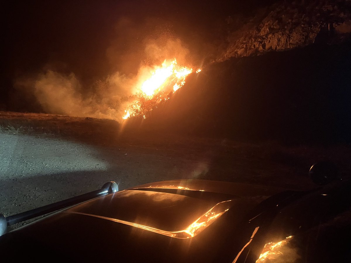 CHP_Oceanside's tweet photo. ** Lilac Fire**
80.1 acres/ 10% containment
Location: West of I-15/ Old Highway 395, north of W Lilac Rd, Bonsall

Closures along Old Highway 395, Camino Del Rey and W Lilac Rd. Evacuation Point is located at Castle Creek Country Club located at 8797 Circle R Dr. Escondido https://t.co/aYxFhOHsmM