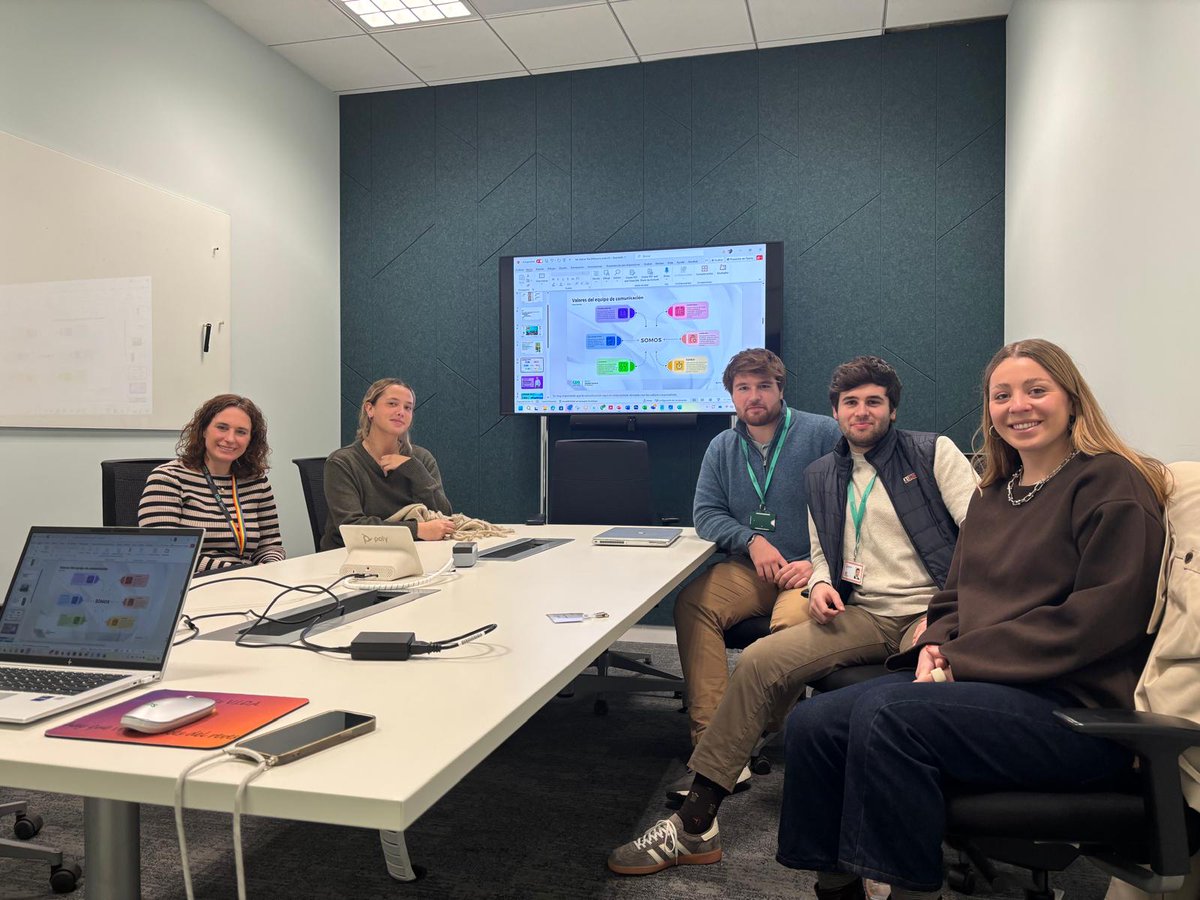 HPECDS_ES's tweet photo. 🌟 ¡Nuestro equipo de comunicación crece! 🌟
Hoy recibimos con entusiasmo a los nuevos estudiantes en prácticas que en los próximos meses aportarán una visión fresca y divertida a los contenidos de las redes sociales de #HPECDS. 🙌📲
#practicasCDS #talentoCDS https://t.co/sOPXAzrFKF