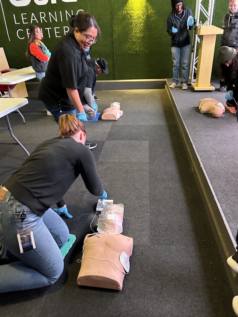 LMG_BeyondTech's tweet photo. Learning Life-Saving Skills! 🩺❤️Hands-on CPR Training at our Orlando and Las Vegas offices allows us a chance to learn crucial life-saving techniques, guided by certified professionals. Together, we can make a difference and ensure safety. 💙 #BeyondTechnology #LeadTeachLearn https://t.co/TrBLoDjY2H