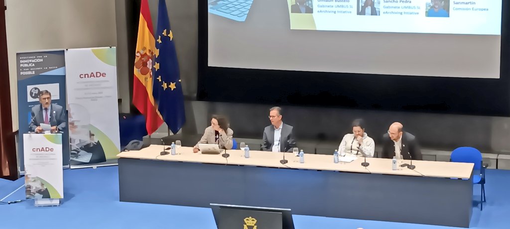 ArchivoUGR's tweet photo. Retomamos el Congreso con una encuesta y pasamos a la ponencia  "La iniciativa eArchiving: preservación digital e interoperabilidad de archivos de la UE".
#eArchiving #UE #IVcnADe https://t.co/SgsPBQqfij