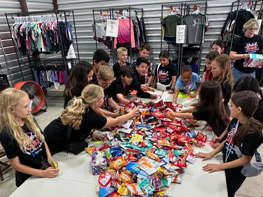 ISGNetwork's tweet image. The ISG Donates Over $38,000 to the FOUND. Mission - 
Members &amp;amp; Partners donated to the FOUND. Mission to help fund clothing, snacks, hygiene and school supplies for needy students.
Read more here: t.ly/7INn8
#thefoundmission
#identificationsystemsgroup
#k12schools