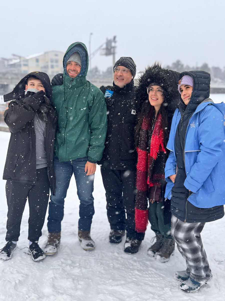 NicoleLSellsHou's tweet photo. My day has been made. The fam found @JimCantore @weatherchannel https://t.co/47xFNKkvax