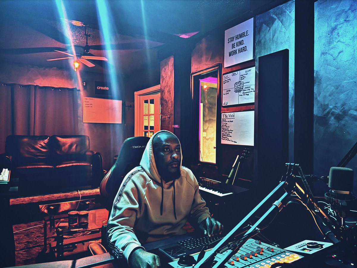 ProvenProdigy_'s tweet image. In my happy place…..

Not a lot of people get the opportunity to really live out what they dream so I make sure I take full advantage and not cheat the game……

#prodigywiththeheat🔥🔥🔥 

#audioengineer #producer #music #musicproducer #hiphop #singers #songwriters #rnb