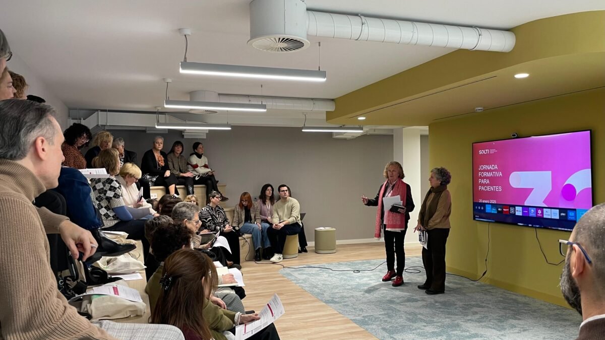 _SOLTI's tweet photo. 📰El grupo de investigación SOLTI reúne por primera vez a pacientes con cáncer de mama de toda la geografía española para impulsar su participación en el sistema sanitario👇

🔗Nota de prensa: https://t.co/QuBDEHZXTw

@DraAnaCasas @MuozMateu 

#beSOLTI https://t.co/eIGjQR6Psc