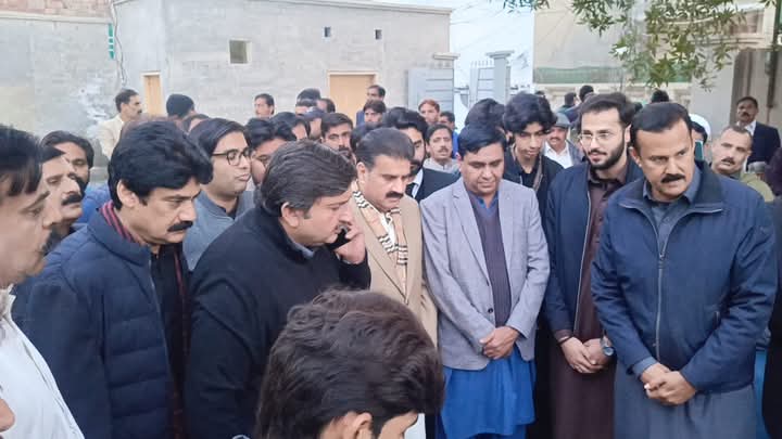 Muhamma52977787's tweet photo. سمندری
سپیکر پنجاب اسمبلی ملک محمد احمد خاں کی ایم پی اے عارف محمود گل کے چچا مرحوم چوہدری انور علی گل کے انتقال پر آمد
سپیکر پنجاب اسمبلی نے ان کے گھر والوں سے تعزیت کا اظہار کیا اور فاتحہ خوانی کی
#samundari #malikmuhammadahmadkhan #pp179 #khudian
#ملک_فورس https://t.co/0StClA7V9P