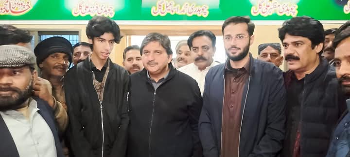 Muhamma52977787's tweet photo. سمندری
سپیکر پنجاب اسمبلی ملک محمد احمد خاں کی ایم پی اے عارف محمود گل کے چچا مرحوم چوہدری انور علی گل کے انتقال پر آمد
سپیکر پنجاب اسمبلی نے ان کے گھر والوں سے تعزیت کا اظہار کیا اور فاتحہ خوانی کی
#samundari #malikmuhammadahmadkhan #pp179 #khudian
#ملک_فورس https://t.co/0StClA7V9P