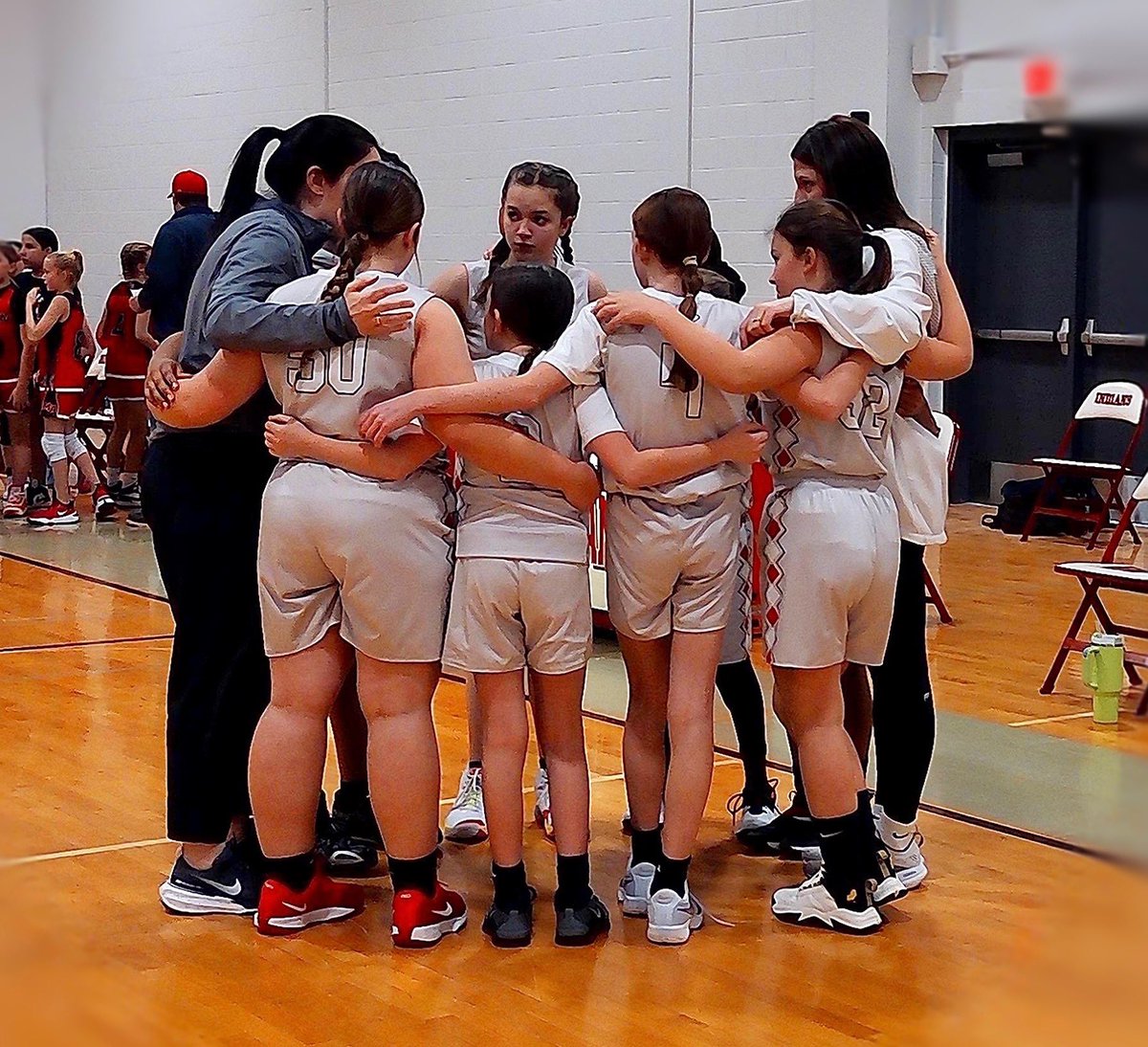 WAYouthHoops's tweet photo. 5th grade red did an amazing job this weekend playing in their first WA tournament! They worked hard and played TOGETHER !! Be proud of your efforts ladies and keep grinding! 🏀 @WAgirlshoops https://t.co/CgucWHl6wg