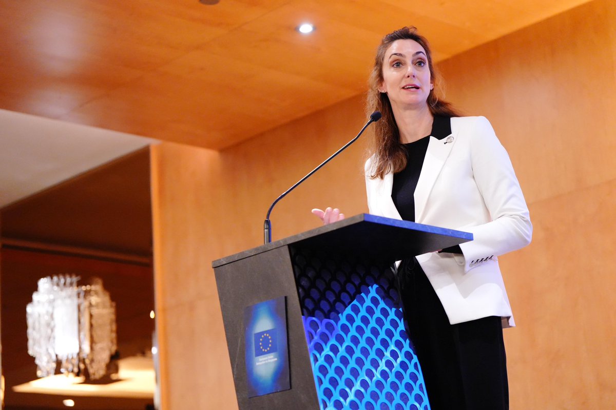 EUinSingapore's tweet photo. 'It is in our collective interest to uphold the rules-based international order. One day, it may end up protecting one of us.'

@eu_eeas Managing Director for Peace, Security & Defence Dr @BvonSeherrThoss presenting EU priorities and the 🇪🇺 cooperation offer to the region at 'A Conversation on European and Indo-Pacific Security' in #Singapore. 

Many more possibilities to collaborate, for instance on #cybersecurity, maritime security & crisis management. 

Thank you for joining the conversation @Scott_Millar_CA @karthiknach & @willschoong