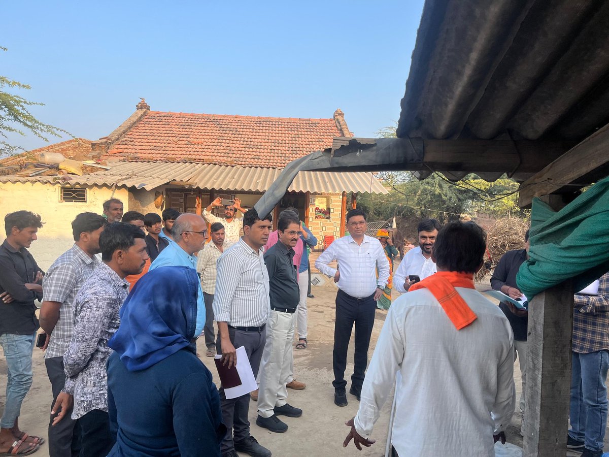 આજ રોજ સમી તાલુકાના જાખેલ ગામે આવાસ સર્વે 2.0 નું સ્થળ નિરીક્ષણ કરેલ.જિલ્લાના તમામ ગામોમાં તલાટી કમ મંત્રીશ્રીઓ દ્વારા  કામગીરીની શરૂઆત કરવામાં આવેલ છે.
#PMAYG 
<a href="/CMOGuj/">CMO Gujarat</a> <a href="/PMOIndia/">PMO India</a> <a href="/InfoGujarat/">Gujarat Information</a> <a href="/InfoGujarat/">Gujarat Information</a> <a href="/Balwantsinh99/">Balvantsinh Rajput</a> <a href="/bachubhaikhabad/">Bachubhai Khabad</a> <a href="/CollectorPatan/">Collector Patan</a>