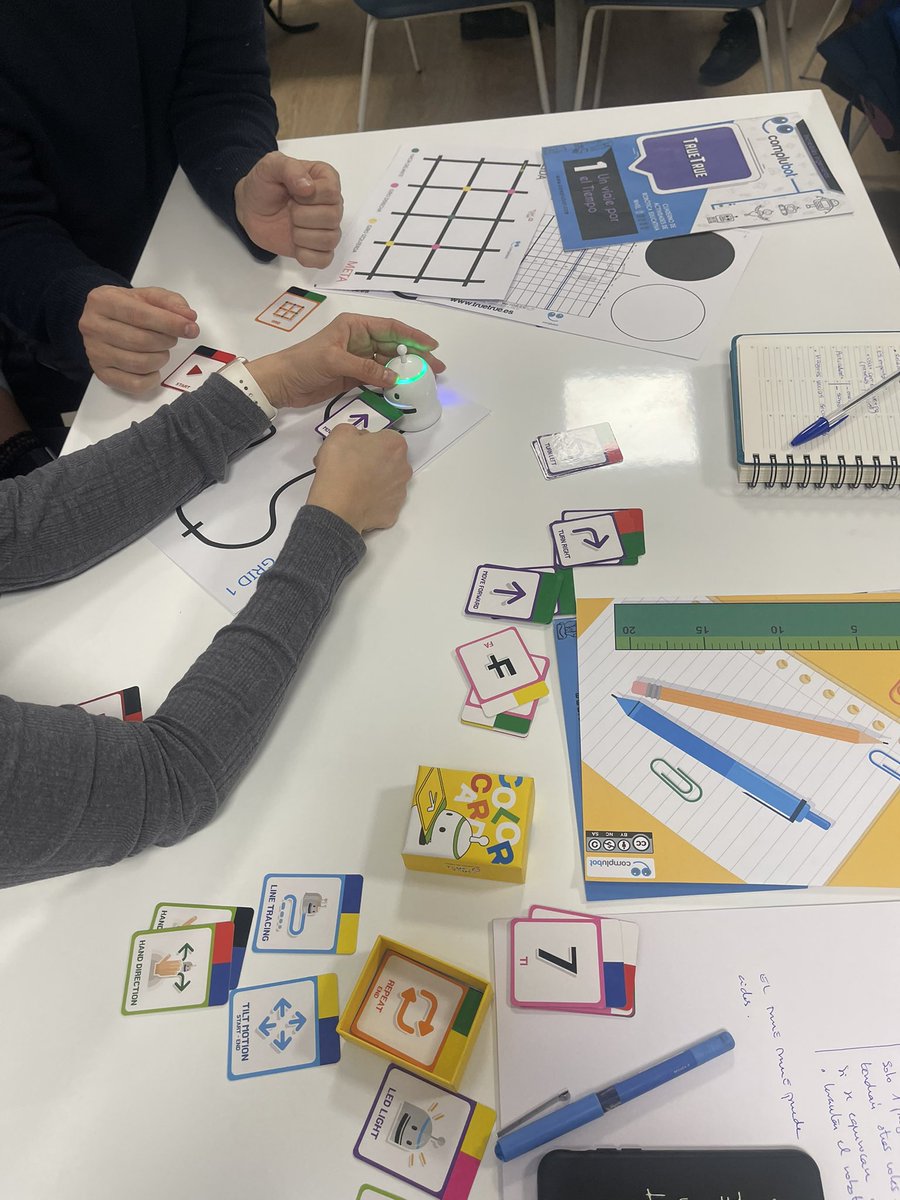 Los robots #truetrue llegan a #Villaverde en #Madrid los colegios #NavasdeTolosa #Vedruna-Villaverde #SanCarlos #CdadInfantilVillaverde #ColegioAddis #NtraSradelaLuz #RepublicadeElSalvador #SanRoque #Jovellanos se capacitaron en el #ISMIE #IF_CMadrid #CodigoEscuela4_0_Madrid