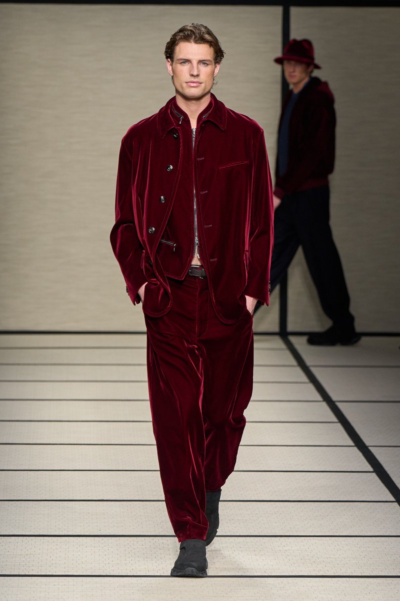 SOFIssticated's tweet photo. A velvet dream at Giorgio Armani FW25 https://t.co/ngUAxPYKMh