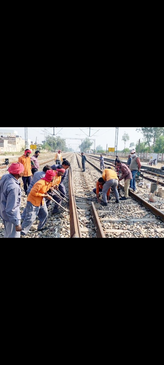 AIRTU (@airtuner4444) on Twitter photo ट्रैकमैन की नौकरी जोखिम की नौकरी है तों क्या उन कर्मचारीयों का हक नहीं है कि #LDCE परीक्षाएं दे सके.?
ट्रैकमैन भी #LDCE भर्ती में योग्य होने चाहिए तथा नौकरी में प्राथमिकता भी मिले..
#Justice_For_Trackman #Ldce_Open_To_All
<a href="/RahulGandhi/">Rahul Gandhi</a> <a href="/PMOIndia/">PMO India</a> <a href="/AshwiniVaishnaw/">Ashwini Vaishnaw</a> <a href="/vijaykbandhu/">Vijay Kumar Bandhu</a> ट्रैकमैन की नौकरी जोखिम की नौकरी है तों क्या उन कर्मचारीयों का हक नहीं है कि #LDCE परीक्षाएं दे सके.?
ट्रैकमैन भी #LDCE भर्ती में योग्य होने चाहिए तथा नौकरी में प्राथमिकता भी मिले..
#Justice_For_Trackman #Ldce_Open_To_All
<a href="/RahulGandhi/">Rahul Gandhi</a> <a href="/PMOIndia/">PMO India</a> <a href="/AshwiniVaishnaw/">Ashwini Vaishnaw</a> <a href="/vijaykbandhu/">Vijay Kumar Bandhu</a>