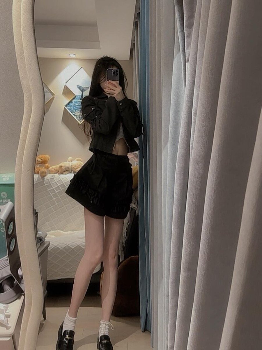cxreaasdad's tweet photo. Home selfie 🤳🏻 sweet and cool outfit https://t.co/W4TMrQ10Ga