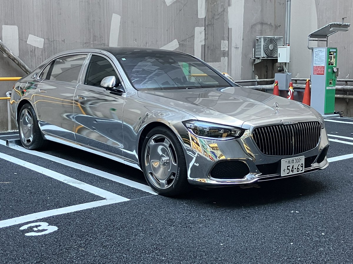 kat_nor's tweet photo. ピッカピカのMAYBACH😳 https://t.co/4IfoK8PLRs