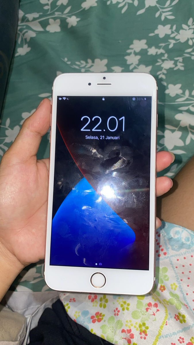 thecoldshoudler's tweet photo. ip 6+  64gb kondisi kaya di foto 
ALL OPERATOR 
true on , sidik jari aman 
 jual murah ajaa 350 minat dm yaaa #wtsiphone #wts #zonauangᅠᅠᅠ      #iphone6s #wts https://t.co/WYmFu7UjNz