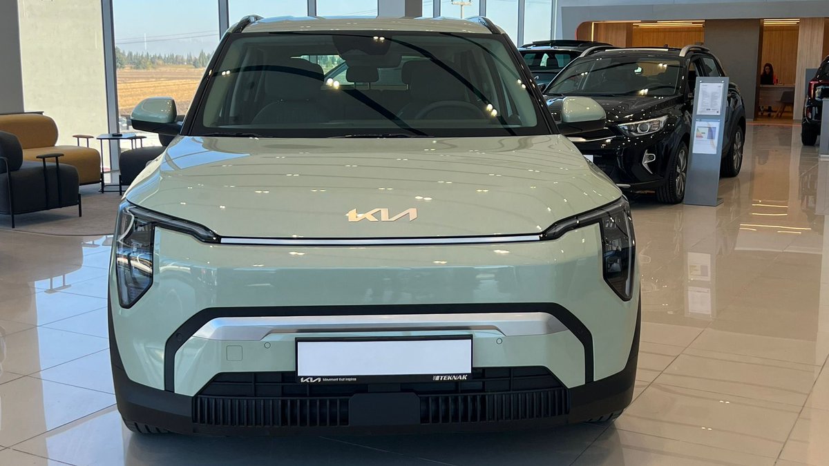 31 aralık 2024 te yani yaklaşık 22 gün önce #kia teknak balıkesir edremit şubesinden sıfır km bir kia #ev3 elegance aldım. Birkaç gün içinde izlenimlerimi paylaşacağım. <a href="/KIATurkiye/">Kia Türkiye</a> 😉 <a href="/carvisertv/">carviser</a>