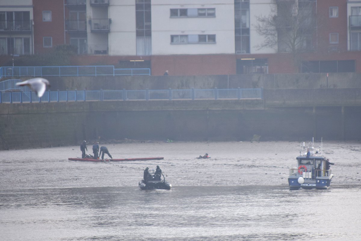 AJBC_1's tweet image. On another foggy day on the #Thames @MPSonthewater were out at #Woolwich doing some mud rescue training - in 1st pic is this @NPASLondon&apos;s new &apos;Project Seagull&apos; drone providing top cover??. 

#dlr_blog
#FirstResponders #EmergencyServices
#MudRescue #TrainingExercise
#London