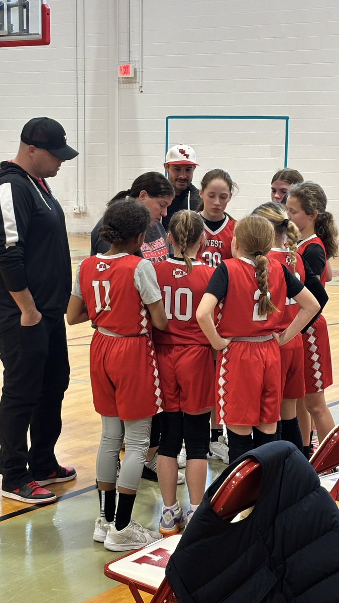 WAYouthHoops's tweet photo. Amazing teamwork, heart and defensive effort this weekend by our 5th grade white squad! They battled all weekend long and won some exciting and close games ! Way to work hard ladies!! 🏀🔥@WAgirlshoops https://t.co/8OdD8f3Omd