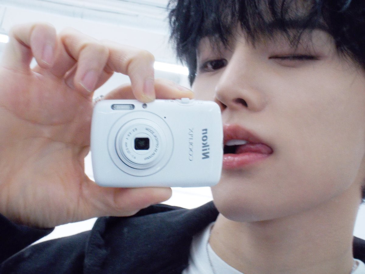 A closer view of Jeon Minwook from these old lenses.