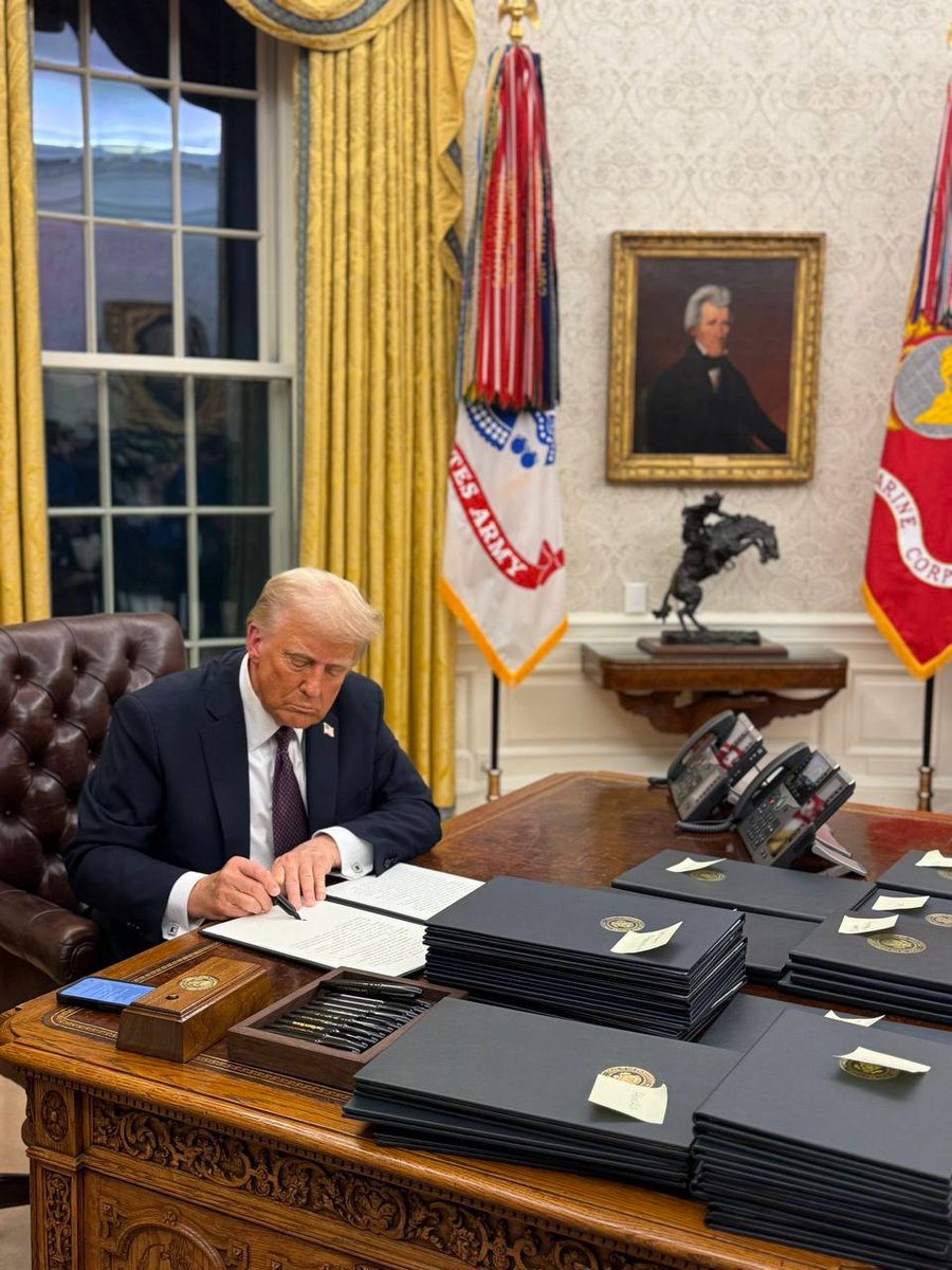 trumpenmeme's tweet photo. How does this picture make you feel?
SBR sooner than later.
#trump #trumpen #solana #sol #memecoin https://t.co/wpLViH687F