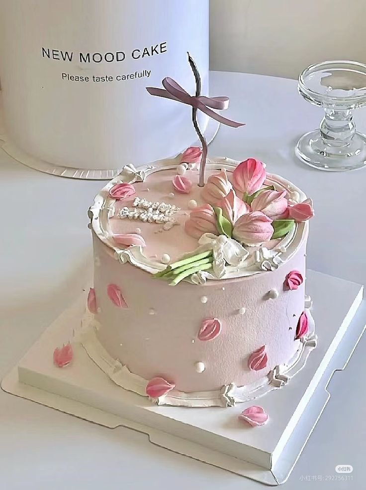 Nenek, selamat ulang tahun. <a href="/itztlimictlan/">⛤ Citlali</a> 

Entah nenek masih merayakannya atau tidak, tapi aku membeli kue untuk nenek... Semoga nenek menyukainya. Mungkin bagi nenek, hari ulang tahun seperti ini sudah tidak spesial, tapi aku tetap ingin memberi kue untuk nenek.