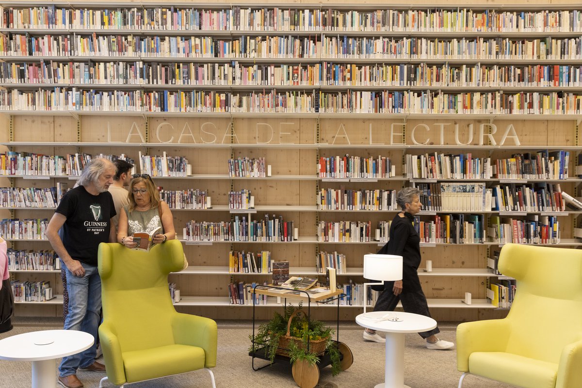 BCN Ciutat Digital (@bcn_digital) on Twitter photo A les <a href="/BibliotequesBCN/">BibliotequesBCN</a> pots fer molt més que llegir!
Als espais multimèdia hi programen cursos i tallers d'alfabetització digital com els d'iniciació en informàtica, en ofimàtica, en programari lliure, en xarxes socials… i molt més.
ℹ️ ajuntament.barcelona.cat/biblioteques/c… A les <a href="/BibliotequesBCN/">BibliotequesBCN</a> pots fer molt més que llegir!
Als espais multimèdia hi programen cursos i tallers d'alfabetització digital com els d'iniciació en informàtica, en ofimàtica, en programari lliure, en xarxes socials… i molt més.
ℹ️ ajuntament.barcelona.cat/biblioteques/c…