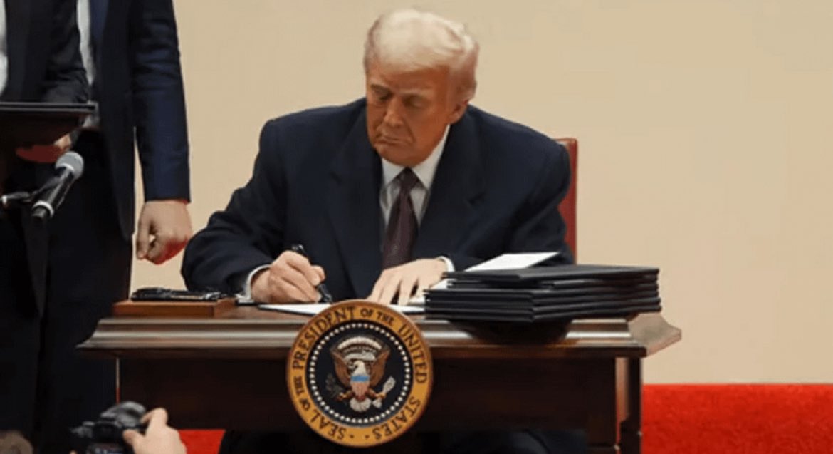 ploblitz's tweet photo. Trump signs executive order to halt development on valves dogshit game (Deadlock) #deadlock @y4mz_ @waldoxyz https://t.co/0bRX8AZSF0