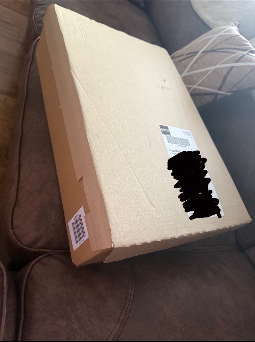 keyshamackie's tweet photo. Are you feeling ok? @verynetwork why such a big box for a hair treatment crazyyyyy 🤯 @VeryHelpers https://t.co/KN3WTAbSld
