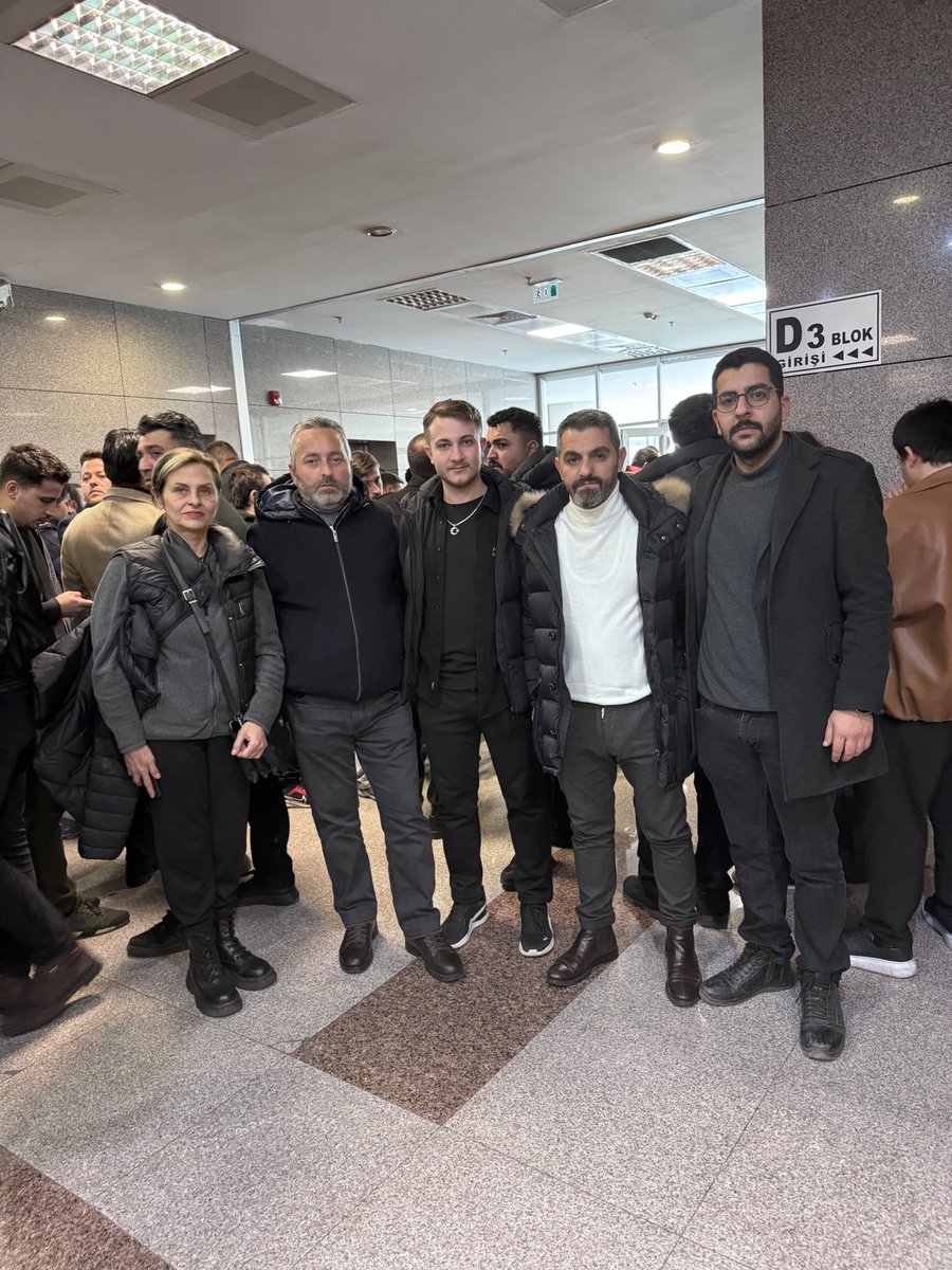 alisevkikaratas's tweet photo. Çağlayan Adliyesinde Genel Başkanımızın arkasında…
Uzaktan yakından gelen herkese teşekkür ederim. Bu izdiham şunu gösteriyor. Yeni bir Kuva-i Milliye canlanıyor.
@umitozdag @zaferpartisi @zafer_silivri #zaferpartisi #GUENCEL #gündem #UEmitOEzdağYalnızDeğildir https://t.co/7dIkYdzl1P