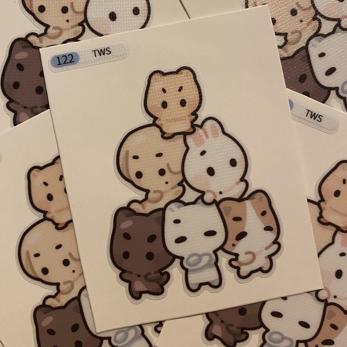 bbabtori's tweet photo. ｡𖦹° 𝗧𝗪𝗦 𝟭𝘀𝘁 𝗗𝗲𝗯𝘂𝘁 𝗔𝗻𝗻𝗶𝘃𝗲𝗿𝘀𝗮𝗿𝘆‧⭑

투어스 데뷔 1주년을 기념해 
대왕 띠부씰을 #RT 추첨 세 분께 나눔합니다!
당첨자는 이번주 일요일에 발표할게요 <3

배송비 부담 가능하신 분들만 참여해주세요! https://t.co/zpu86evxBX
