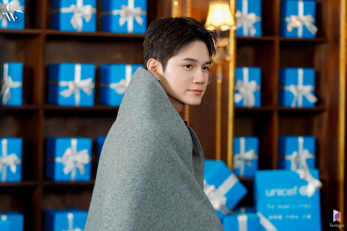 [PHOTO] 250121

Ong Seongwu Gift Shop X UNICEF behind photos

Open this link for more photos!
🔗naver.me/55rEcape

#ONGSEONGWU #옹성우