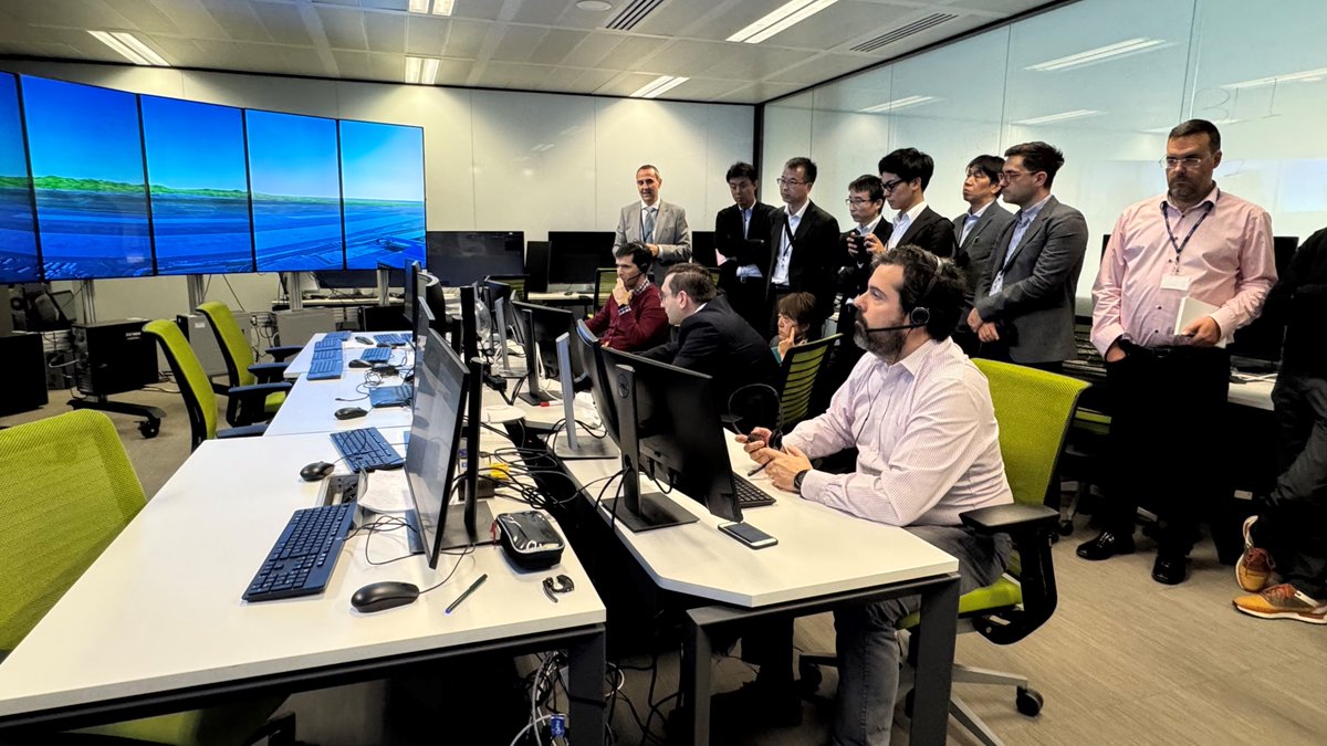 ✈️El ejercicio estuvo centrado en la gestión dinámica del espacio aéreo para reasignarlo al sistema de gestión de tráfico aéreo de #aviación tripulada #ATC o a #Uspace, dependiendo de la demanda de #drones y aviación tripulada.

🗺️Se realizó sobre el #aeropuerto de #Málaga, y