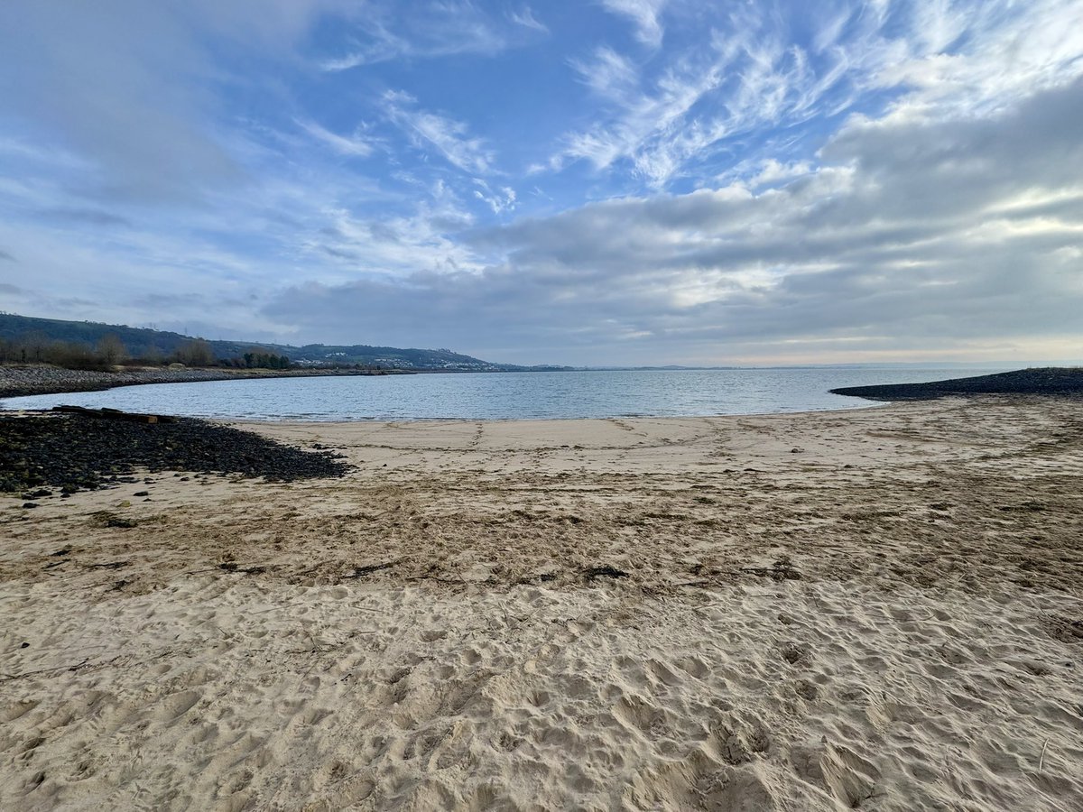rlloydpr's tweet photo. One (fairly) decent old cove says hello to another (very) decent old cove.
#Pwll #BurryPort #Llanelli https://t.co/C7O1KVvmKl