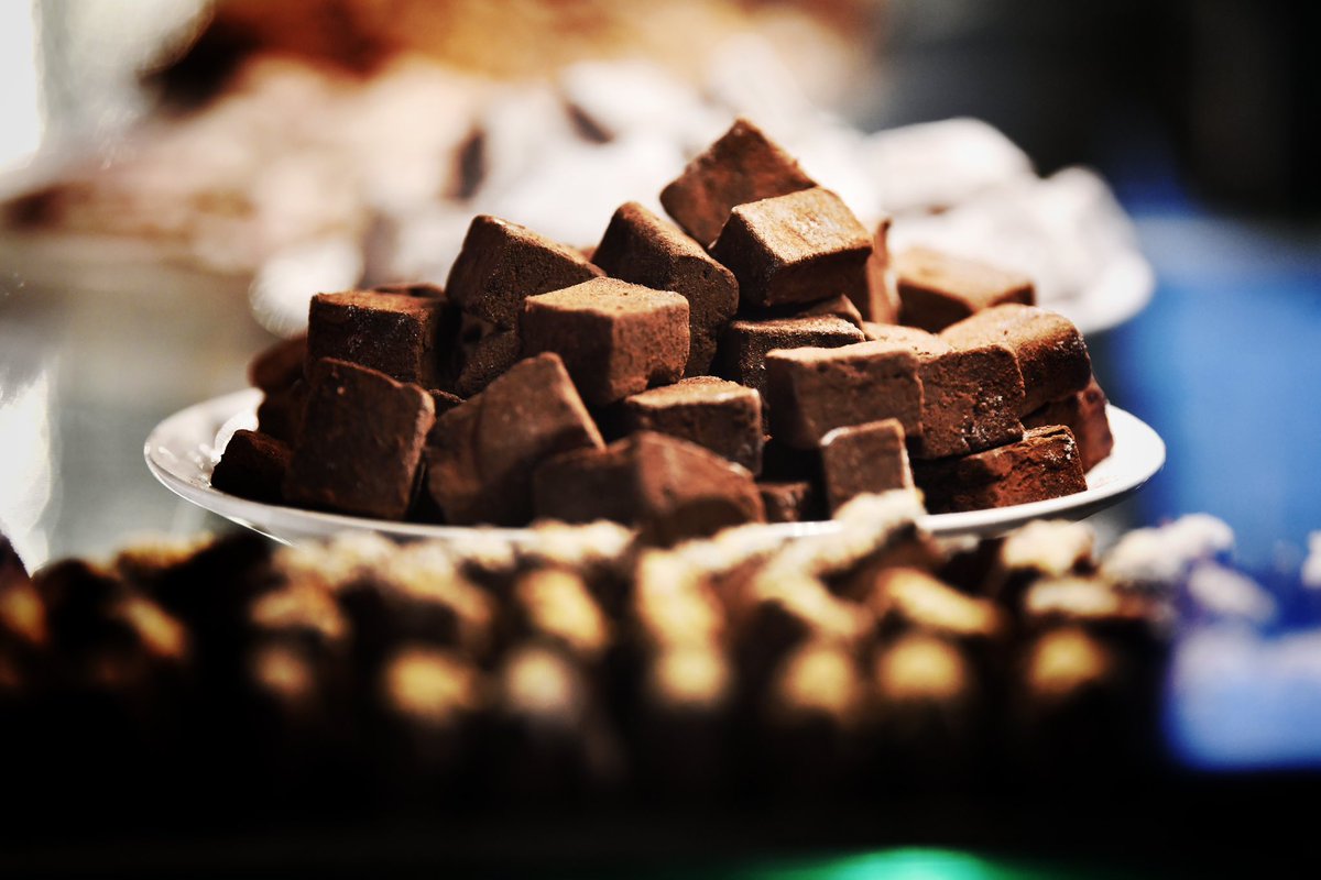 Ko kaže da ne voli naše kolačiće znajte da ne govori istinu 🤭 Ovo je samo delić ponude, a nas zanima koje kolačiće vi više volite, one tradicionalnije ili ove savremenije? 🍪