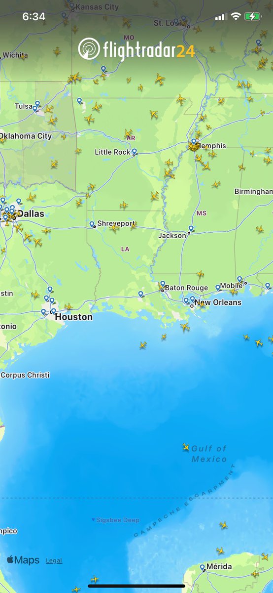 Wilmwx's tweet photo. Seeing a rare sight, accumulating snow in Houston and across the whole Gulf Coast from Tx to Fl. Not many planes over the gulf coast as Houston airports have closed and most flights to other Gulf cities are cancelled. https://t.co/hofmvLmhat