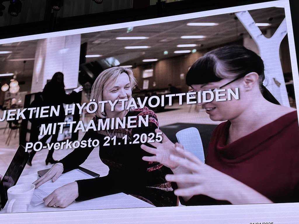 Kun kerran urasi aikana suostuin organisaation (siis edellisen, HY), niin kuvani tulee entisiä työkavereita vastaan vielä 7 vuoden jälkeenkin… 🙈