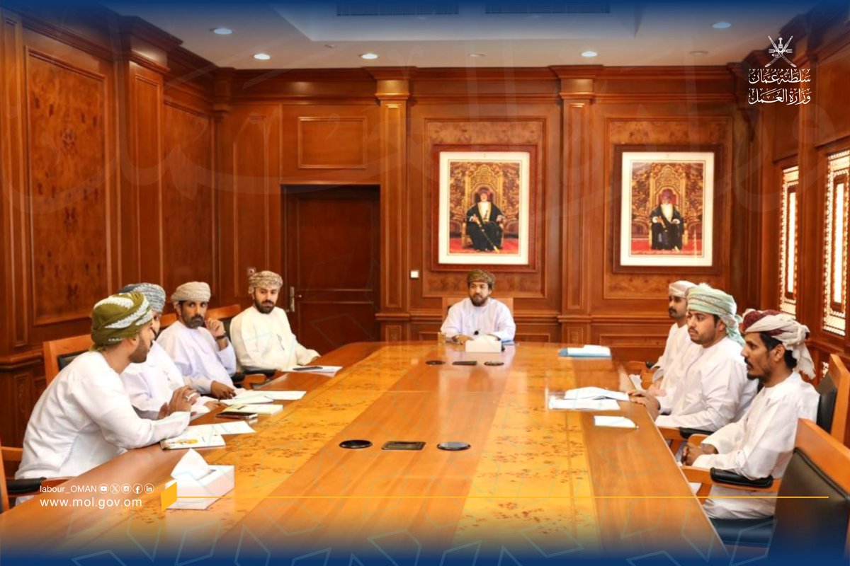 عقدت #وزارة_العمل ممثلة بالمديرية العامة للعمل بمحافظة ظفار اجتماعا مع إدارة ونقابة عمال شركة الصفاء للأغذية، تم خلاله مناقشة أهمية تعزيز الحوار المشترك بين الطرفين، وأحكام قانون العمل واللوائح والقرارات الوزارية المنفذة له.

#ربّ_كلمة_سلبت_نعمة