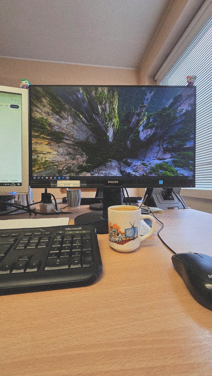 vanitasaequitas's tweet image. #OfficeCore