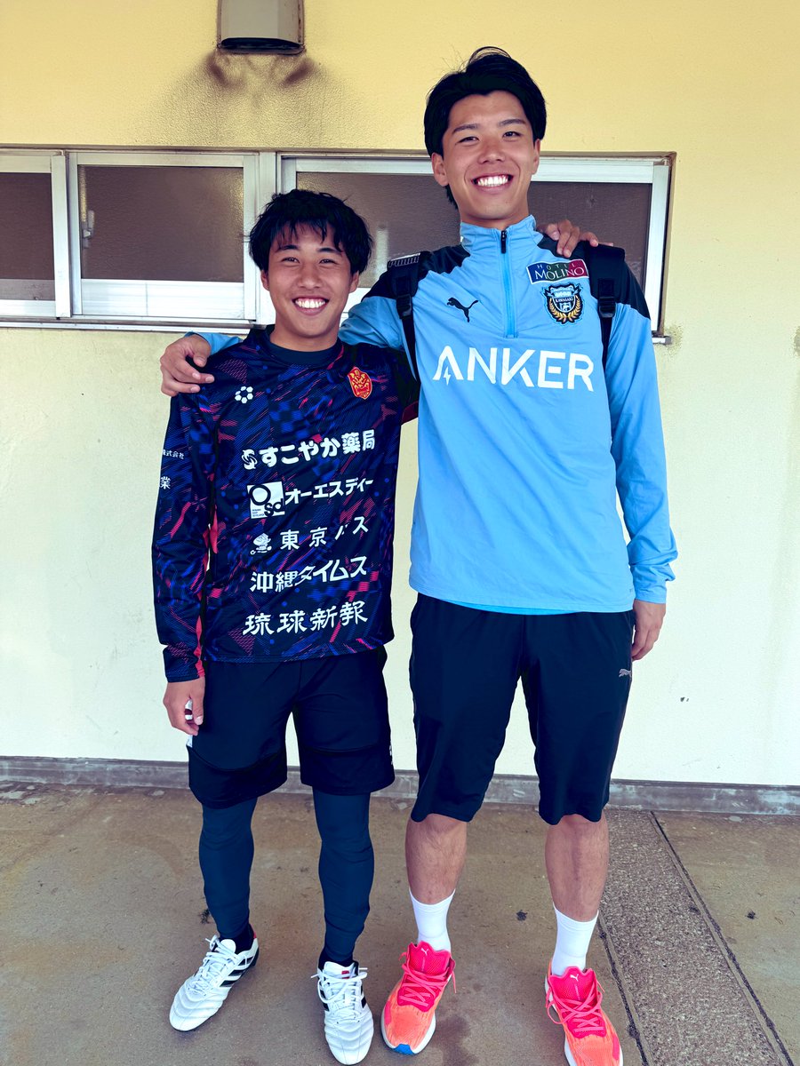 frontale_staff's tweet photo. タカトラも元気そうでしたよ!!

仲良しのコウタと一緒に。

#高井幸大 #永長鷹虎

【広報】 #frontale #FC琉球 https://t.co/EoMlvVLJ4E