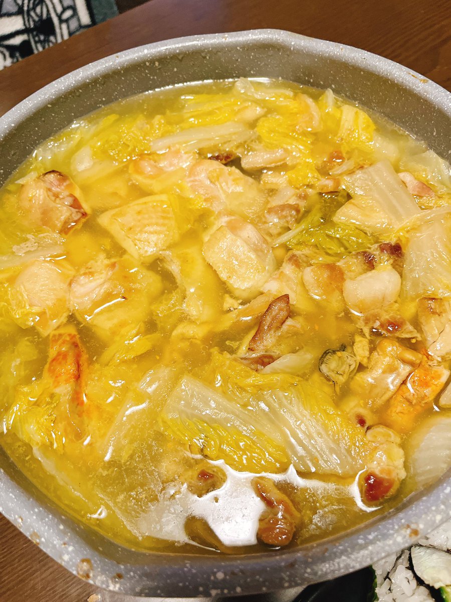 pira7575's tweet photo. 仕事おわったぁー！！！
今夜は昨日の残り鍋🍲
また味しみて美味しい😁😁😁

今夜の映画Timeは
「プー  あくまのくま」🧸
見たかったんだけど
ちーと複雑よねwww https://t.co/8WyMGuuxrb