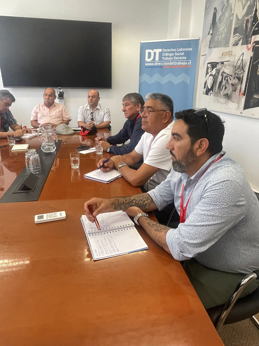 Ayer nos reunimos con representantes de la <a href="/DirecDelTrabajo/">Dirección del Trabajo</a> para abordar temas claves que impactan directamente a los trabajadores portuarios y la economía del país.

Nuestro objetivo sigue siendo claro, avanzar en acuerdos importantes para el bienestar de nuestros asociados 💪