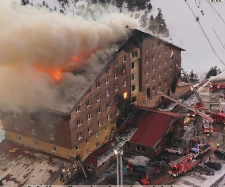Geçmiş Olsun Bolu. 😢

Bolu Kartalkaya’da çıkan otel yangının da hayatını kaybeden vatandaşlarımıza Allah’tan rahmet, yaralılara 
acil şifalar diliyorum.

 #Bolu
 #kartalkayakayakmerkezi