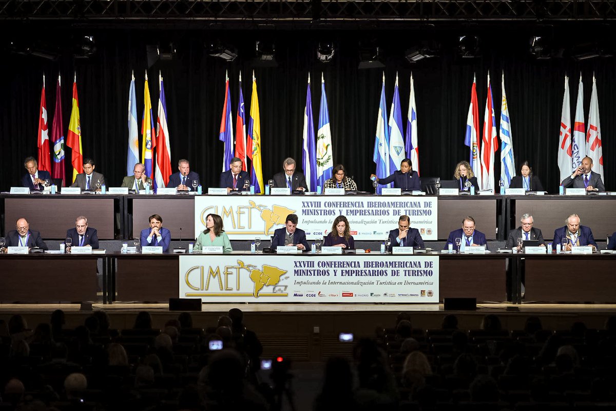 turismodemalaga's tweet photo. El concejal de #TurismoMalaga del Ayuntamiento de @malaga, @jfgesp, ha asistido esta mañana a la 28ª Conferencia Iberoamericana de Ministros y Empresarios de Turismo (#CIMET) que se celebra en @IFEMA, como antesala a #Fitur2025, que tendrá lugar del 22 al 26 de enero. https://t.co/QiNdG4HxyV